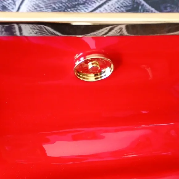 Red Glossy Handbag-Pin-up - Picture 9 of 10